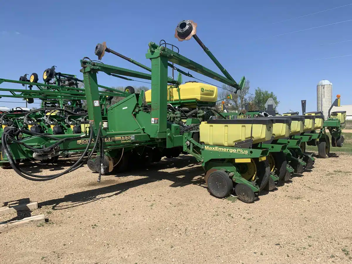 Gallery image 1 for Used 2001 John Deere 1770 Planter