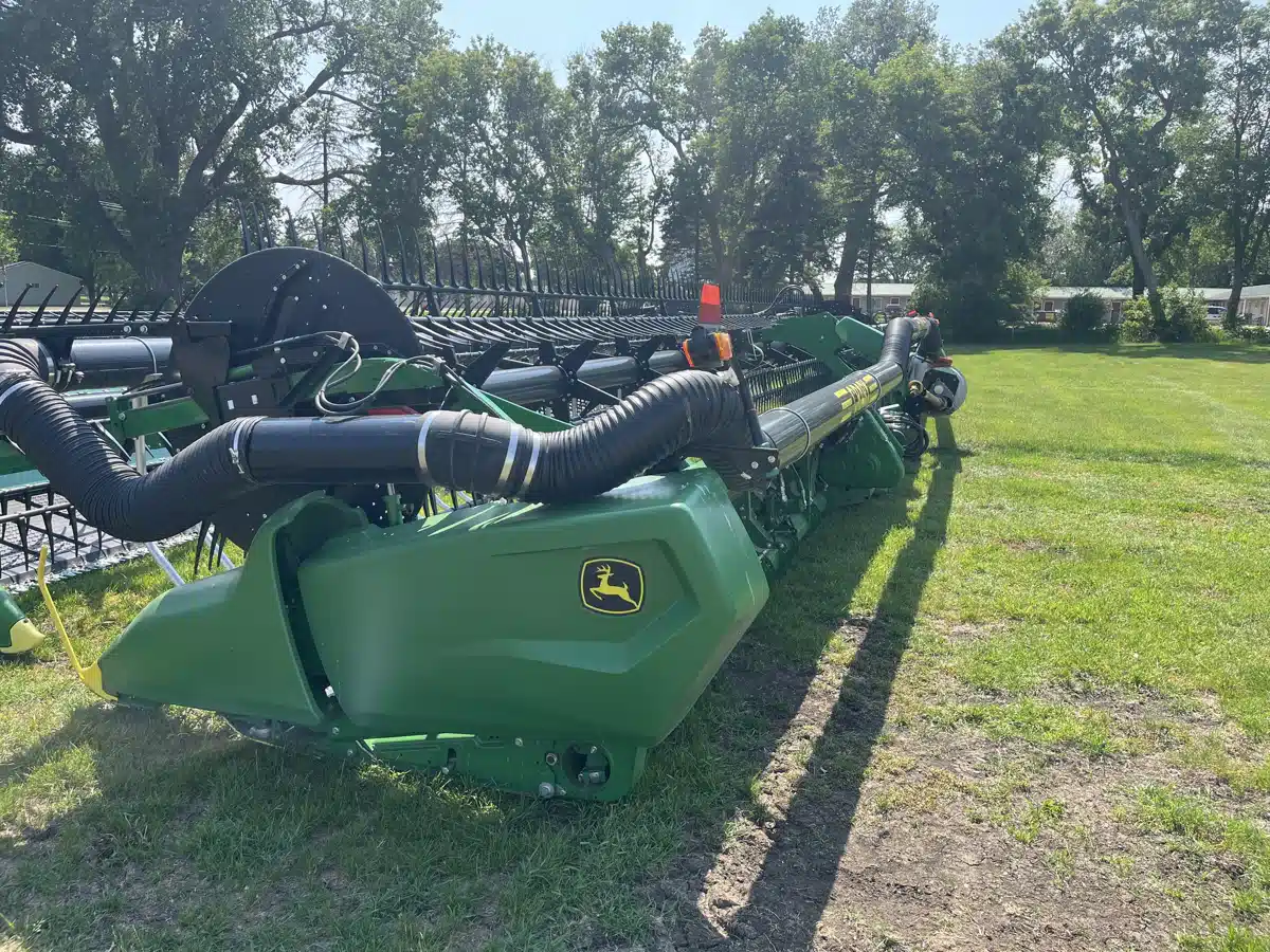 Gallery image 2 for Used 2021 John Deere RD45F Header Combine