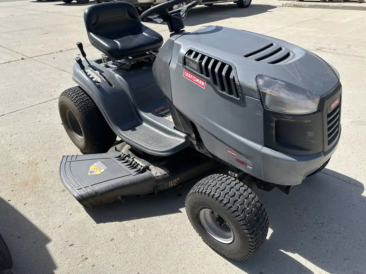 Gallery image 1 for Used Craftsman LT1500 Lawn Tractor
