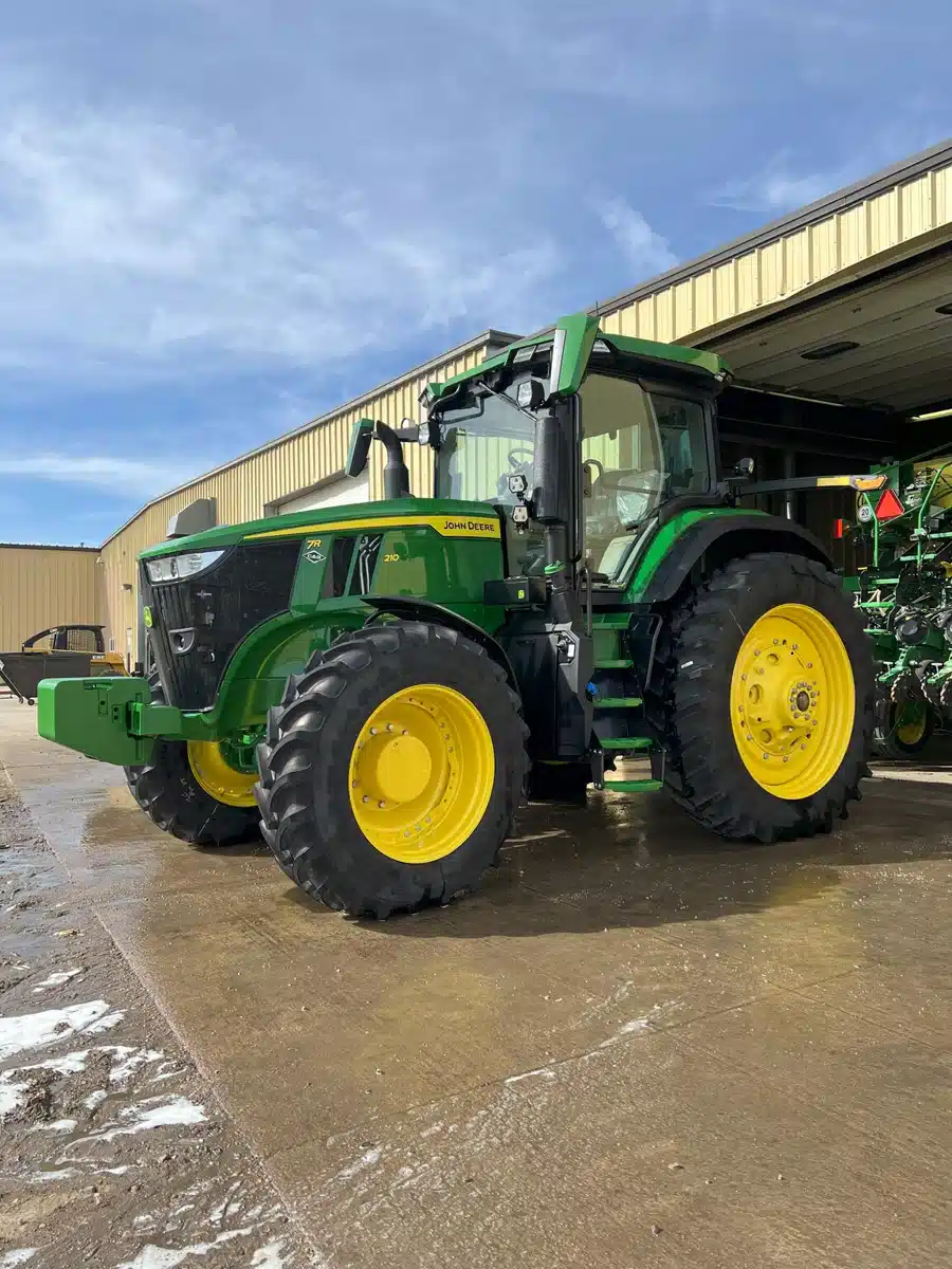Gallery image 2 for Used 2024 John Deere 7R 210 Tractor