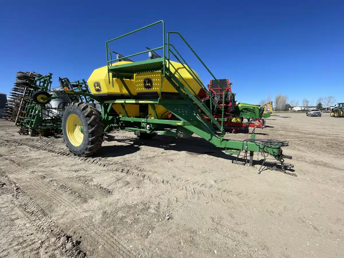 Gallery image 1 for Used 2002 John Deere 730 Air Drill
