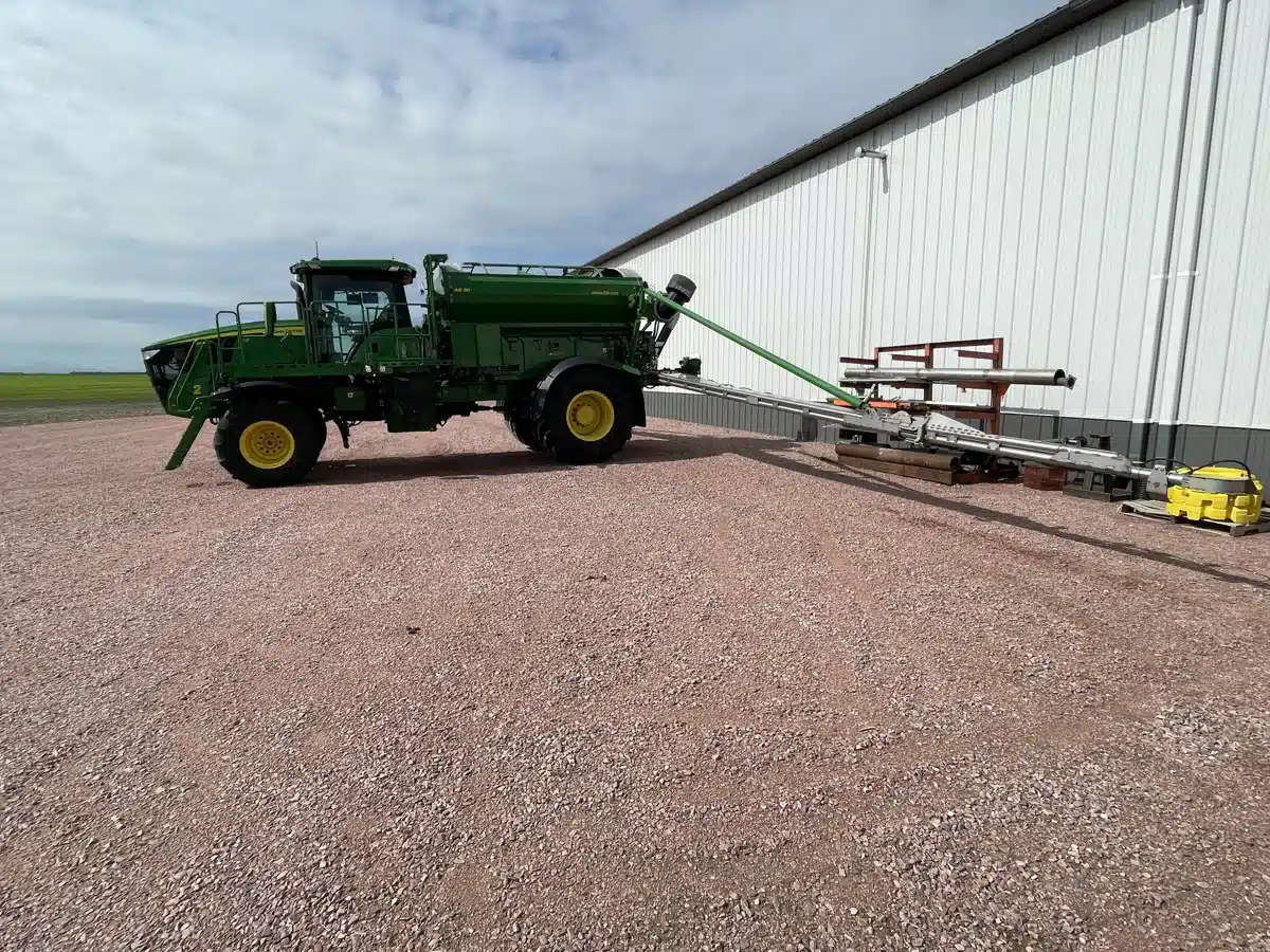 Gallery image 1 for Used 2023 John Deere 800R Anhydrous Applicator