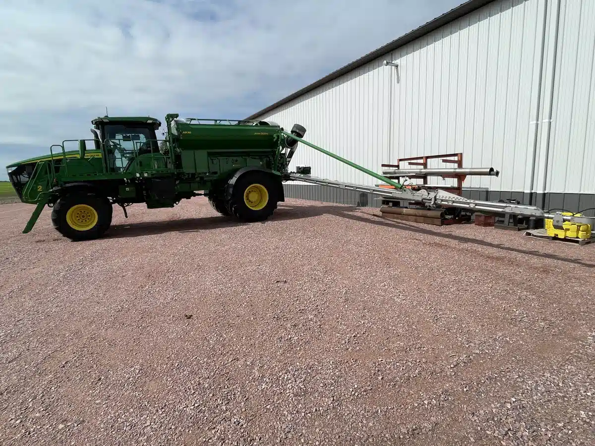 Gallery image 2 for Used 2023 John Deere 800R Anhydrous Applicator