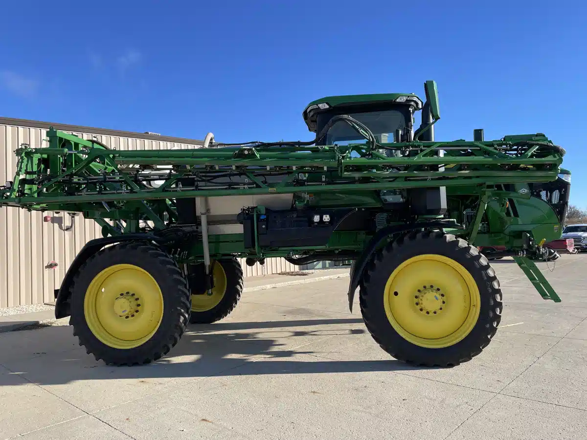 Gallery image 1 for Used 2023 John Deere 410R Sprayer - Self Propelled