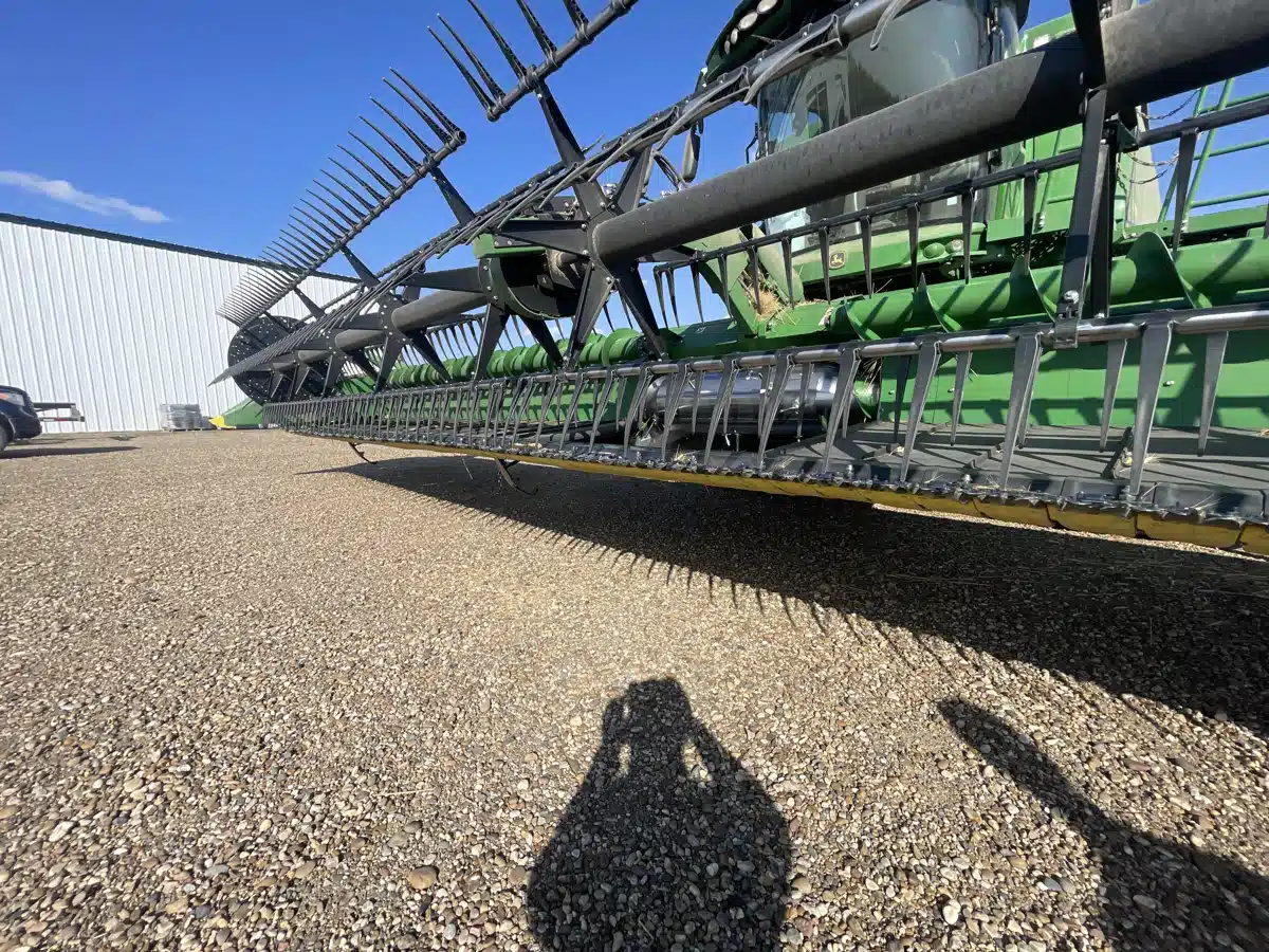 Gallery image 2 for Used 2018 John Deere 640FD Header - Draper
