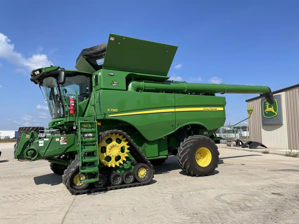 Gallery image 1 for Used 2022 John Deere S790 Combine
