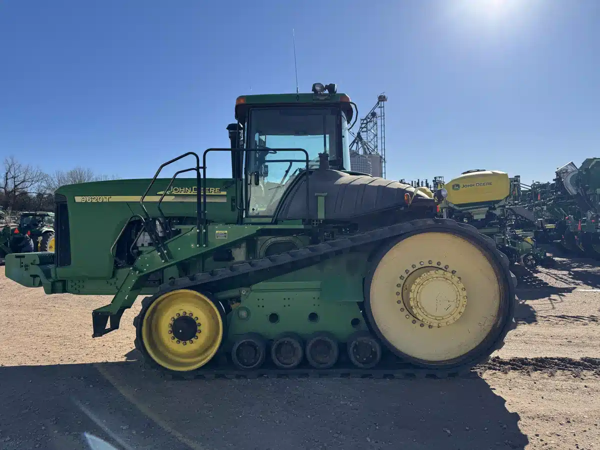 Gallery image 2 for Used 2004 John Deere 9620T Tractor