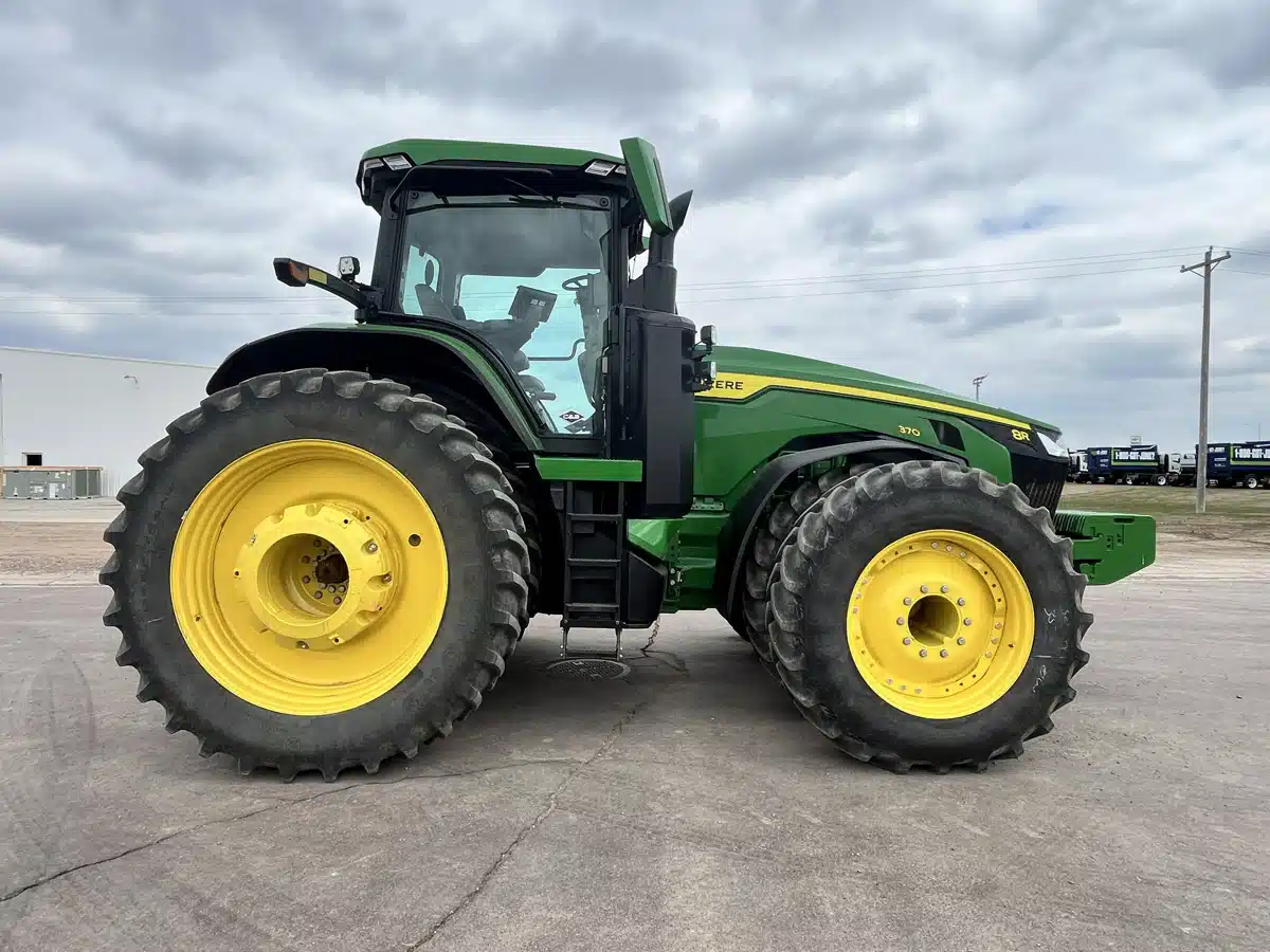 Gallery image 1 for Used 2024 John Deere 8R 370 Tractor
