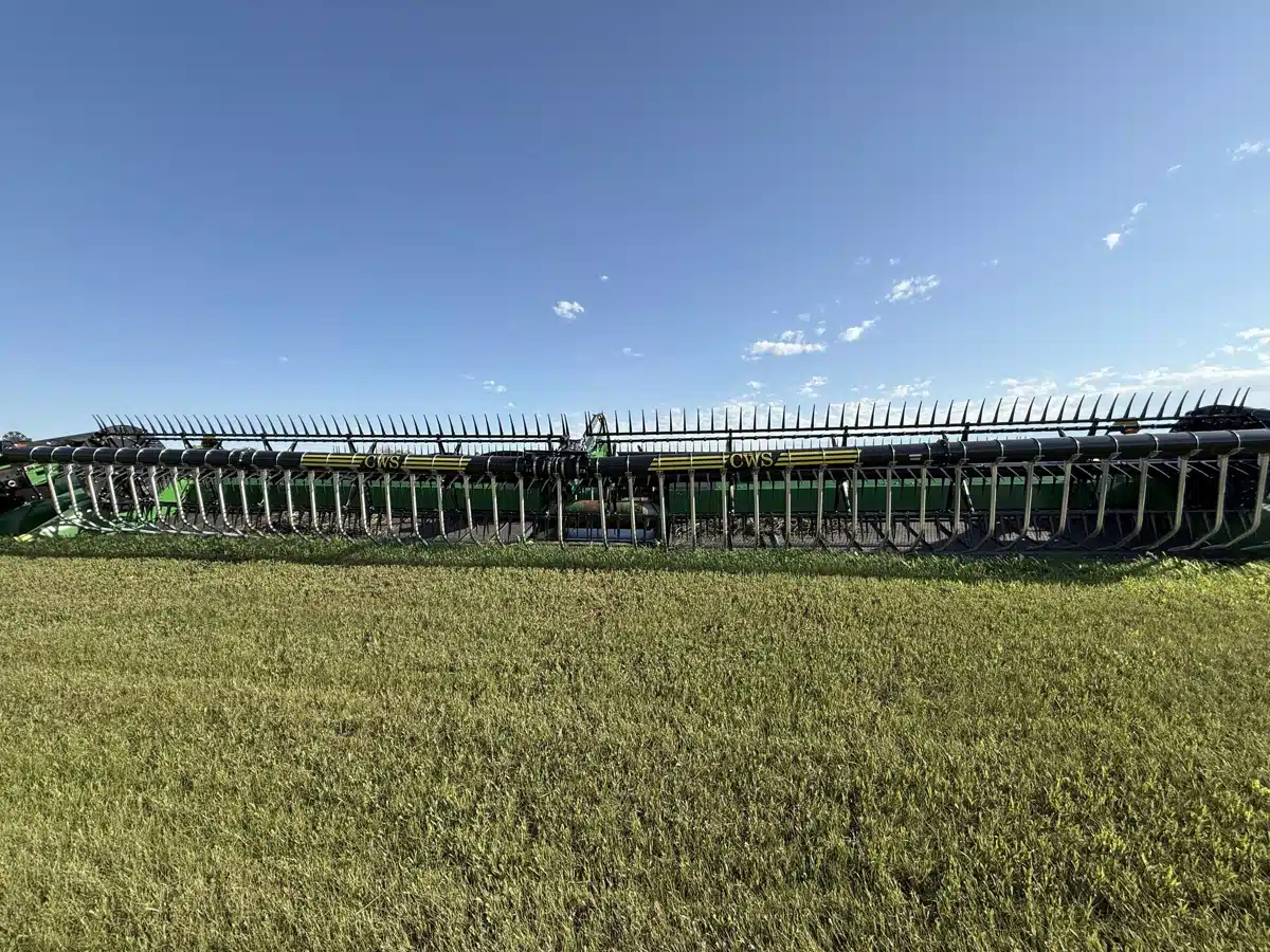 Gallery image 2 for Used 2023 John Deere HD45R Header - Draper