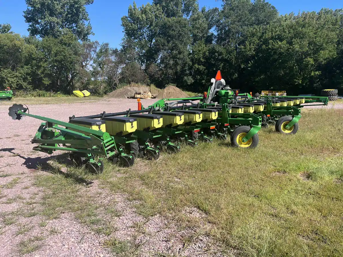 Gallery image 1 for Used 2014 John Deere 1720 Planter