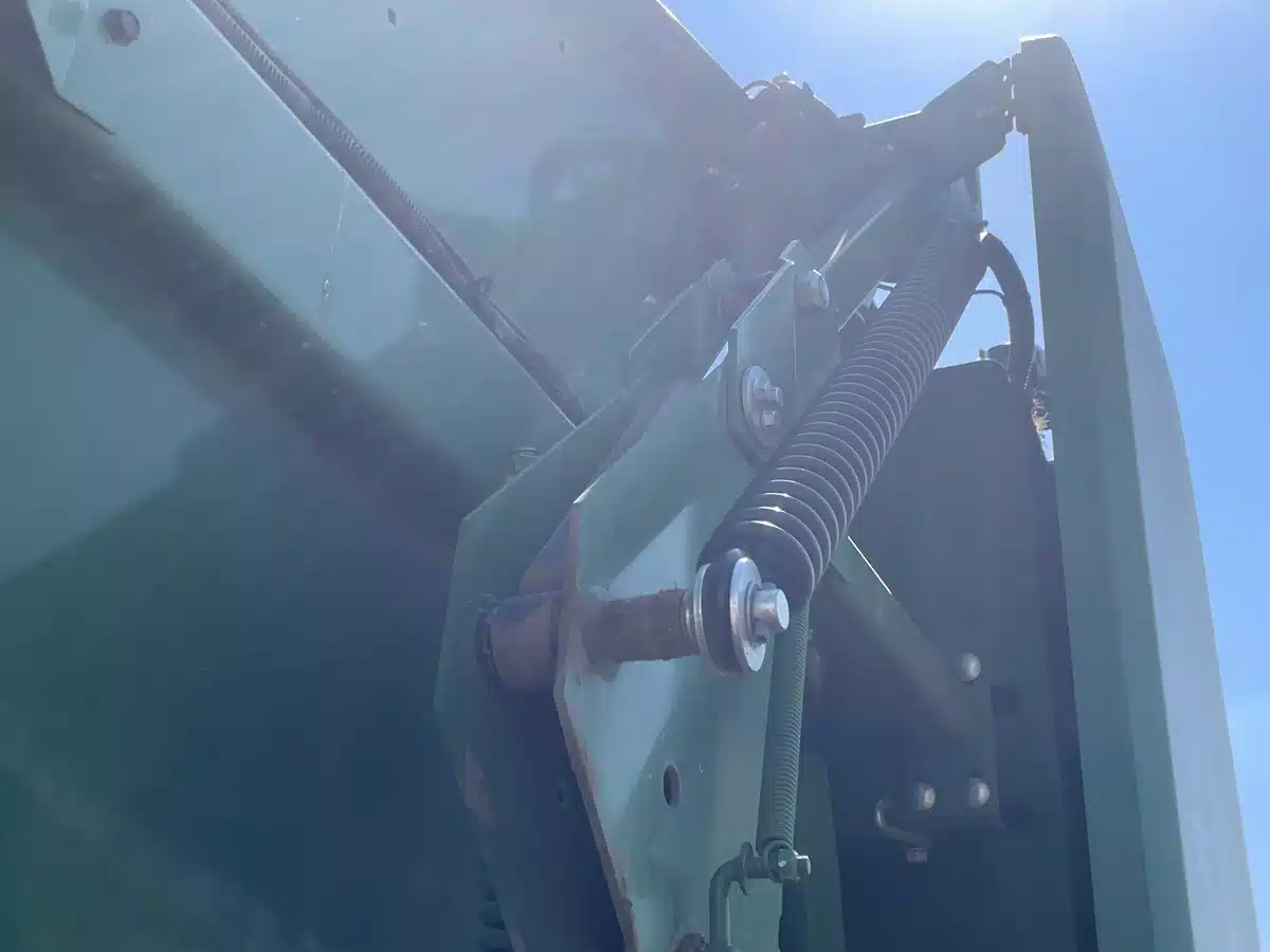 Gallery image 2 for Used 2020 John Deere 560R Round Baler