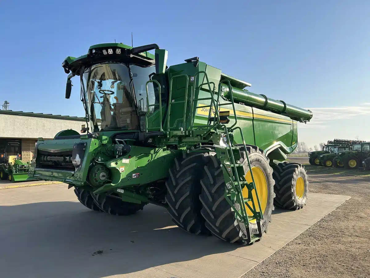 Gallery image 1 for Used 2024 John Deere X9 1100 Combine