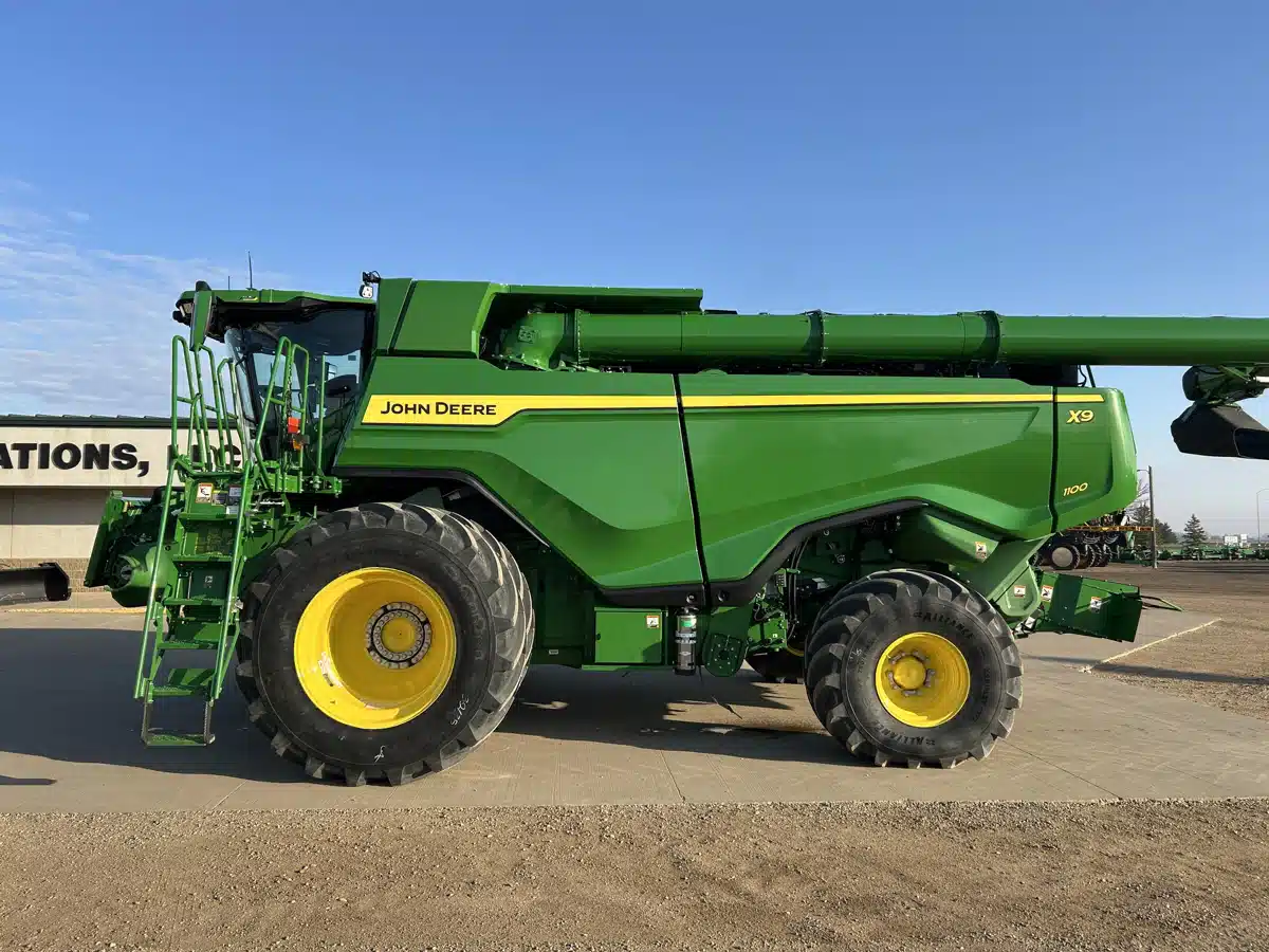 Gallery image 2 for Used 2024 John Deere X9 1100 Combine