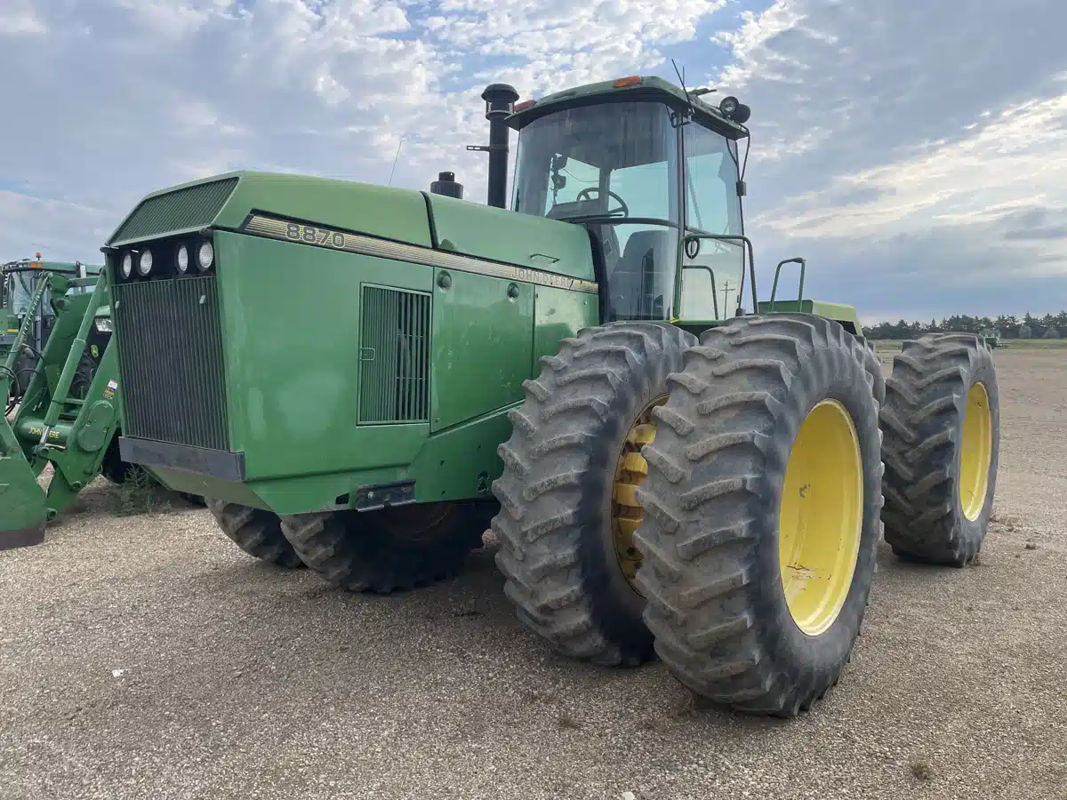 Gallery image 2 for Used 1996 John Deere 8870 Tractor