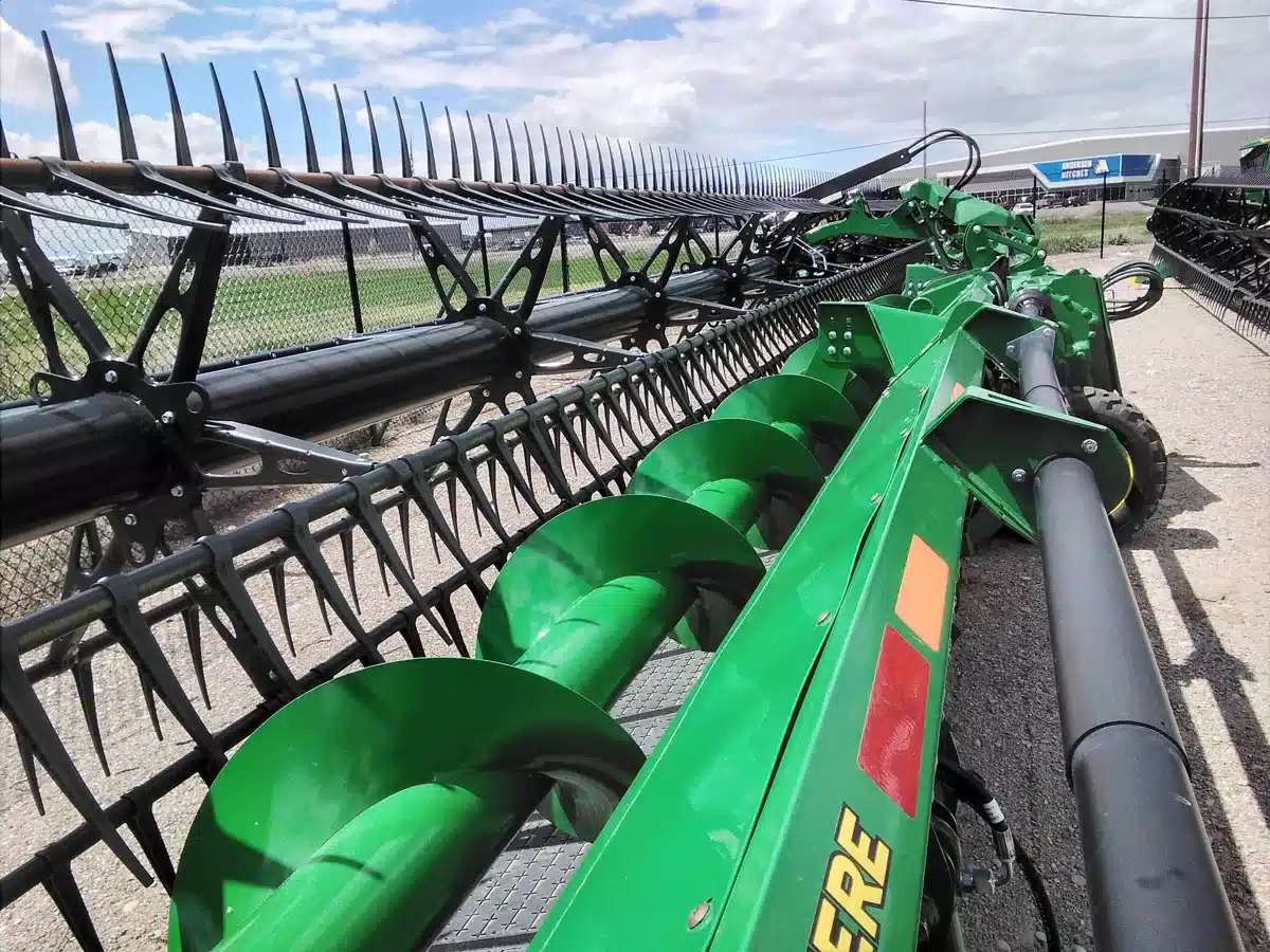 Gallery image 2 for Used 2022 John Deere HD50R Header - Draper