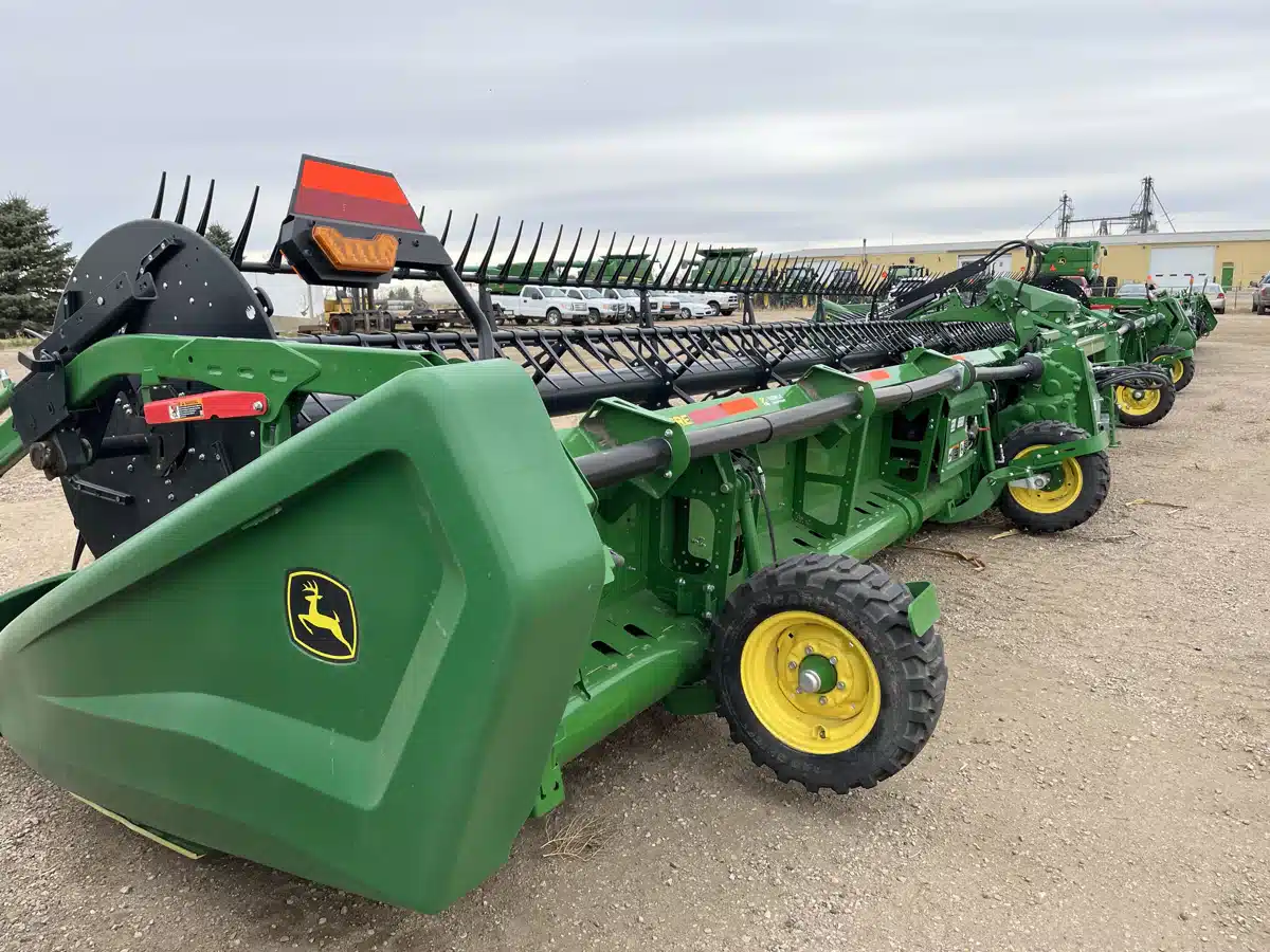 Gallery image 2 for Used 2022 John Deere HD50R Header - Draper