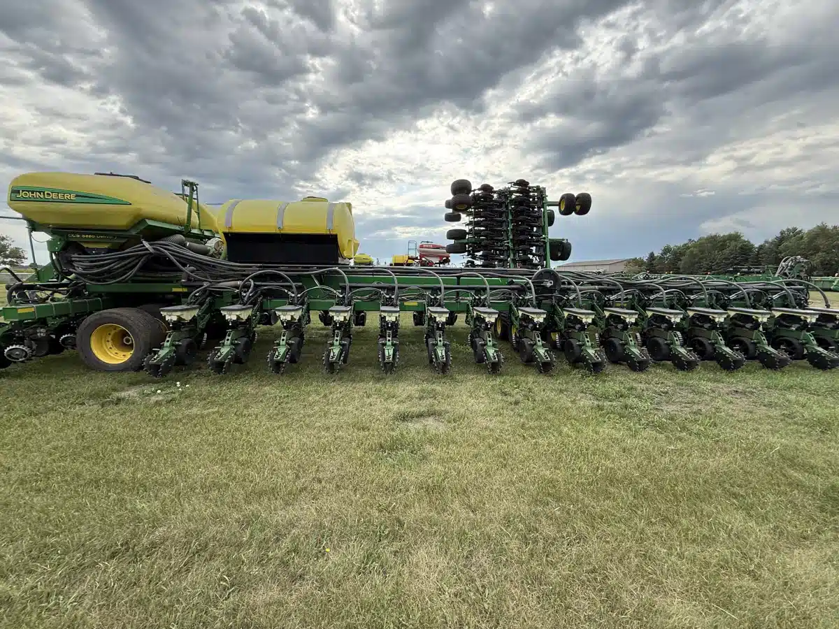 Gallery image 2 for Used 2008 John Deere DB90 Planter