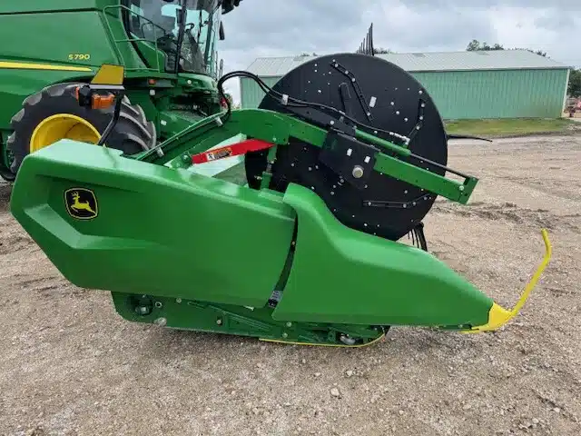 Gallery image 2 for Used 2024 John Deere RD40F Header - Flex