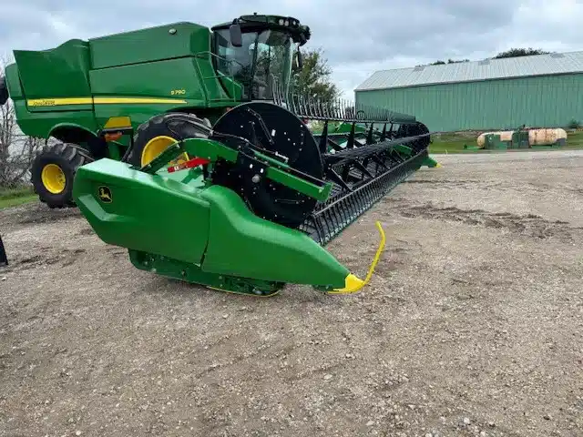 Gallery image 1 for Used 2024 John Deere RD40F Header - Flex