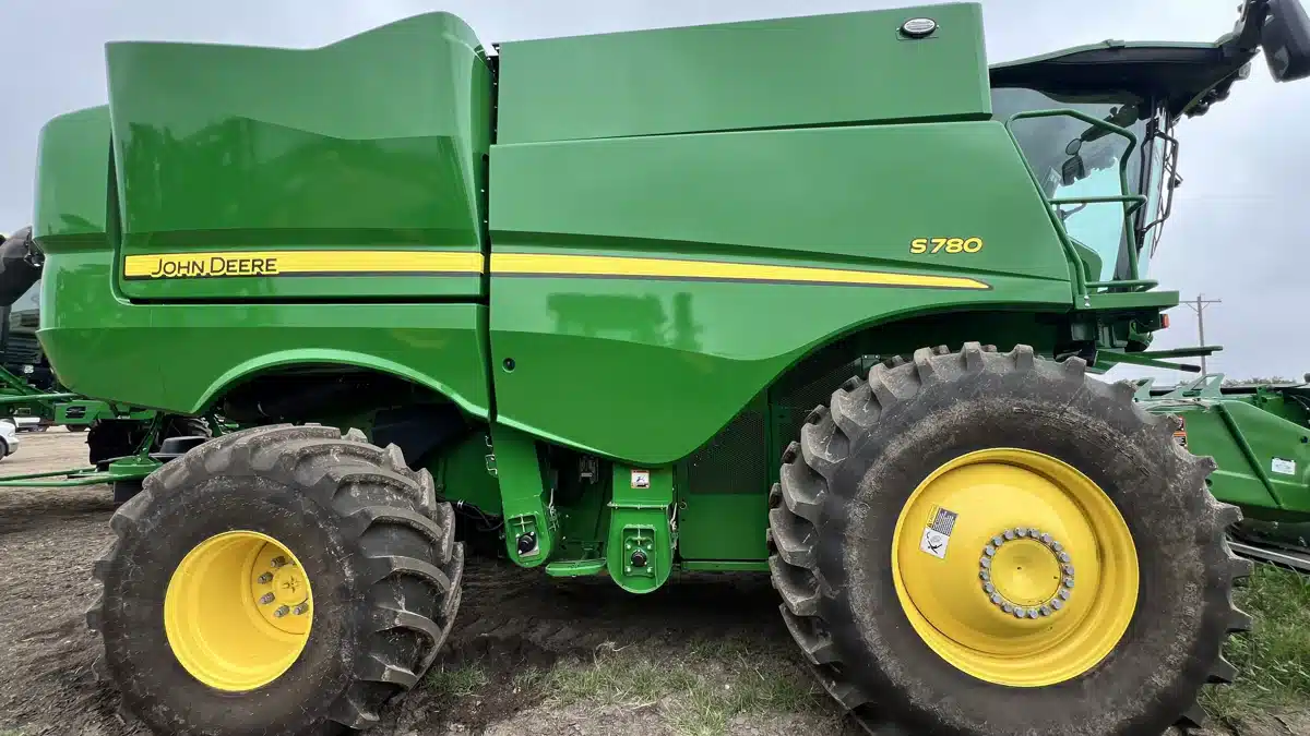 Gallery image 2 for Used 2024 John Deere S780 Combine