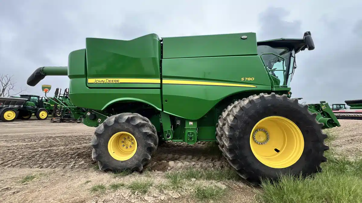 Gallery image 2 for Used 2024 John Deere S780 Combine