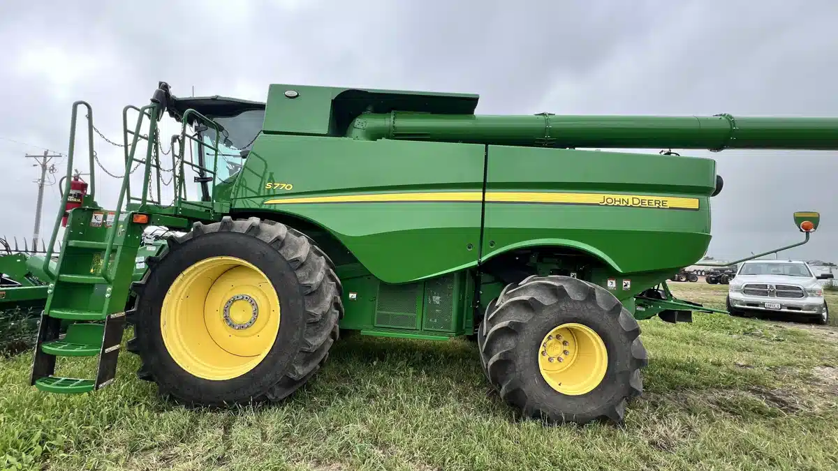 Gallery image 2 for Used 2024 John Deere S770 Combine