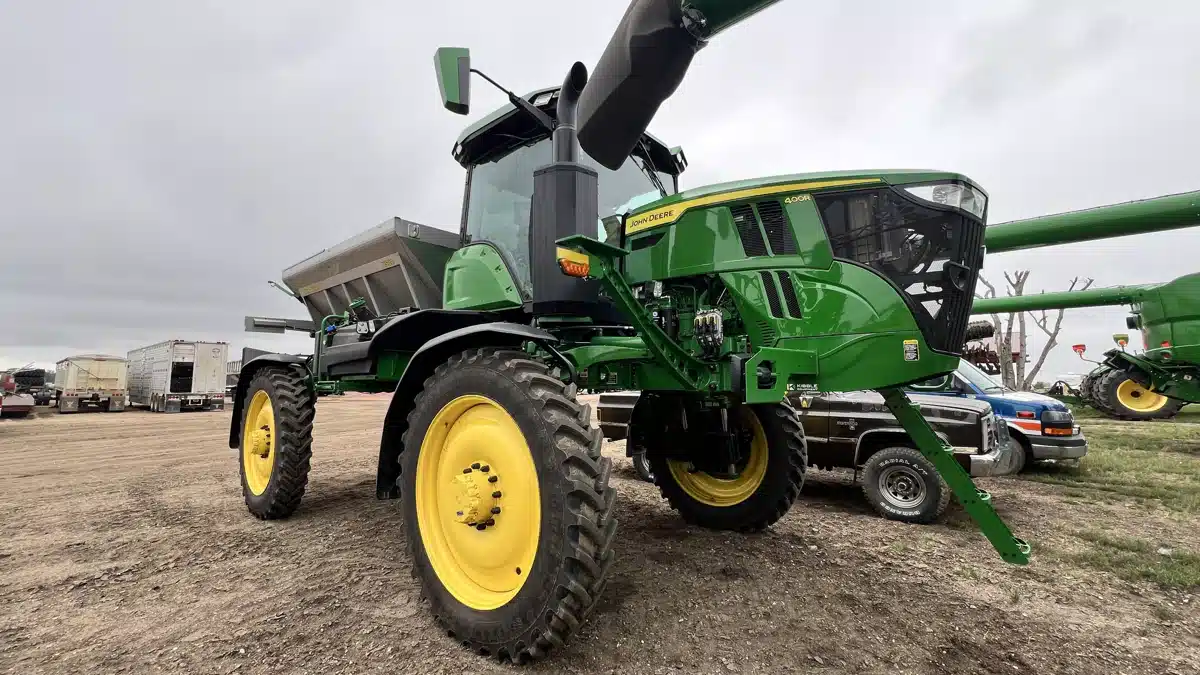 Gallery image 1 for Used 2023 John Deere 400R Anhydrous Applicator