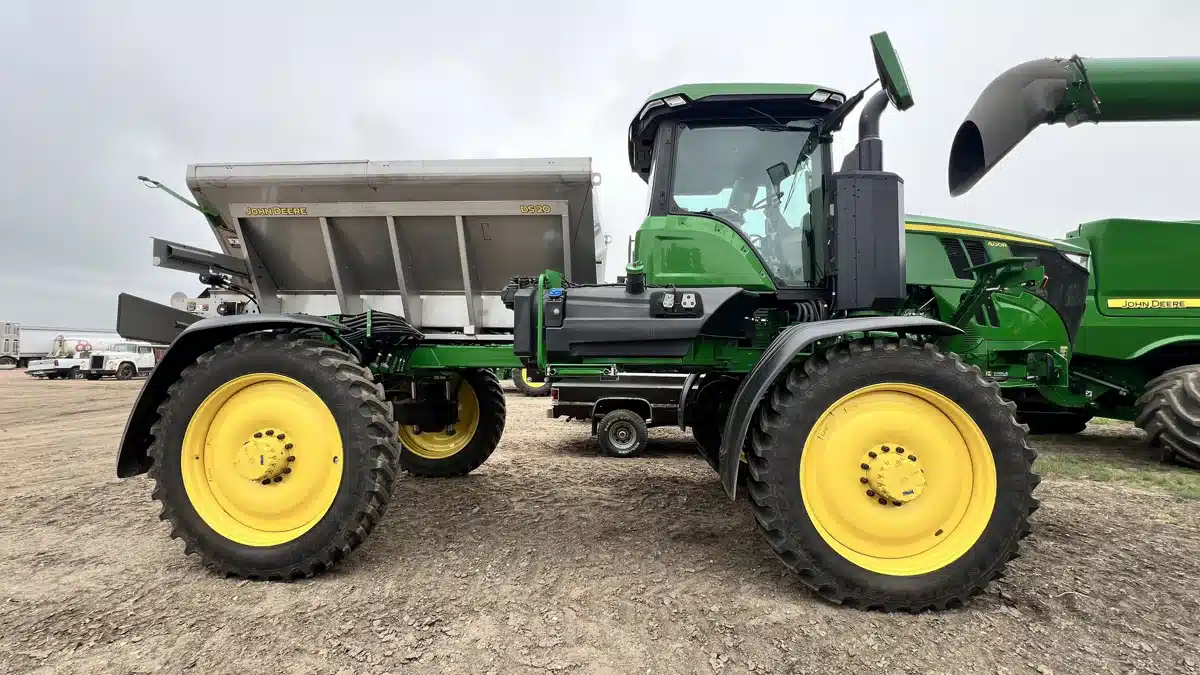 Gallery image 2 for Used 2023 John Deere 400R Anhydrous Applicator