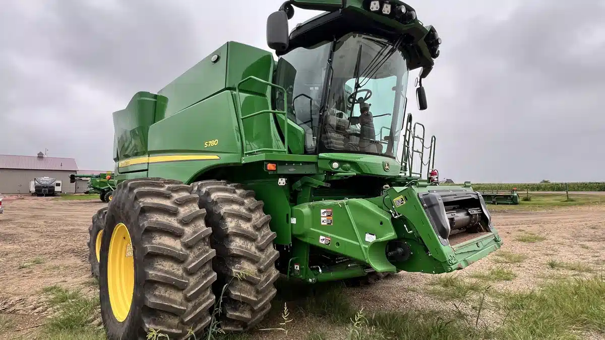 Gallery image 1 for Used 2024 John Deere S780 Combine