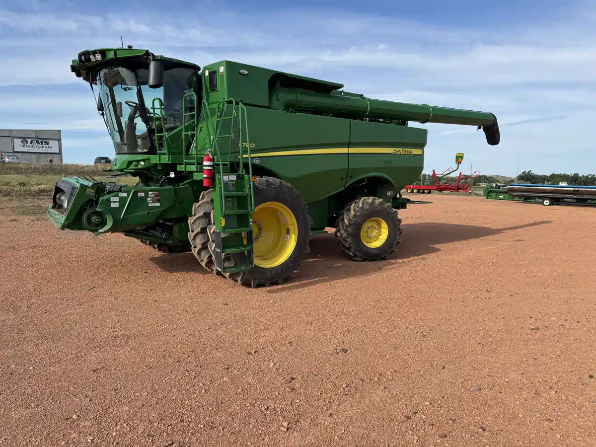 Gallery image 2 for Used 2023 John Deere S780 Combine