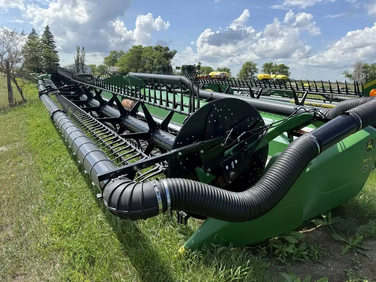 Gallery image 1 for Used 2020 John Deere 745FD Header - Draper