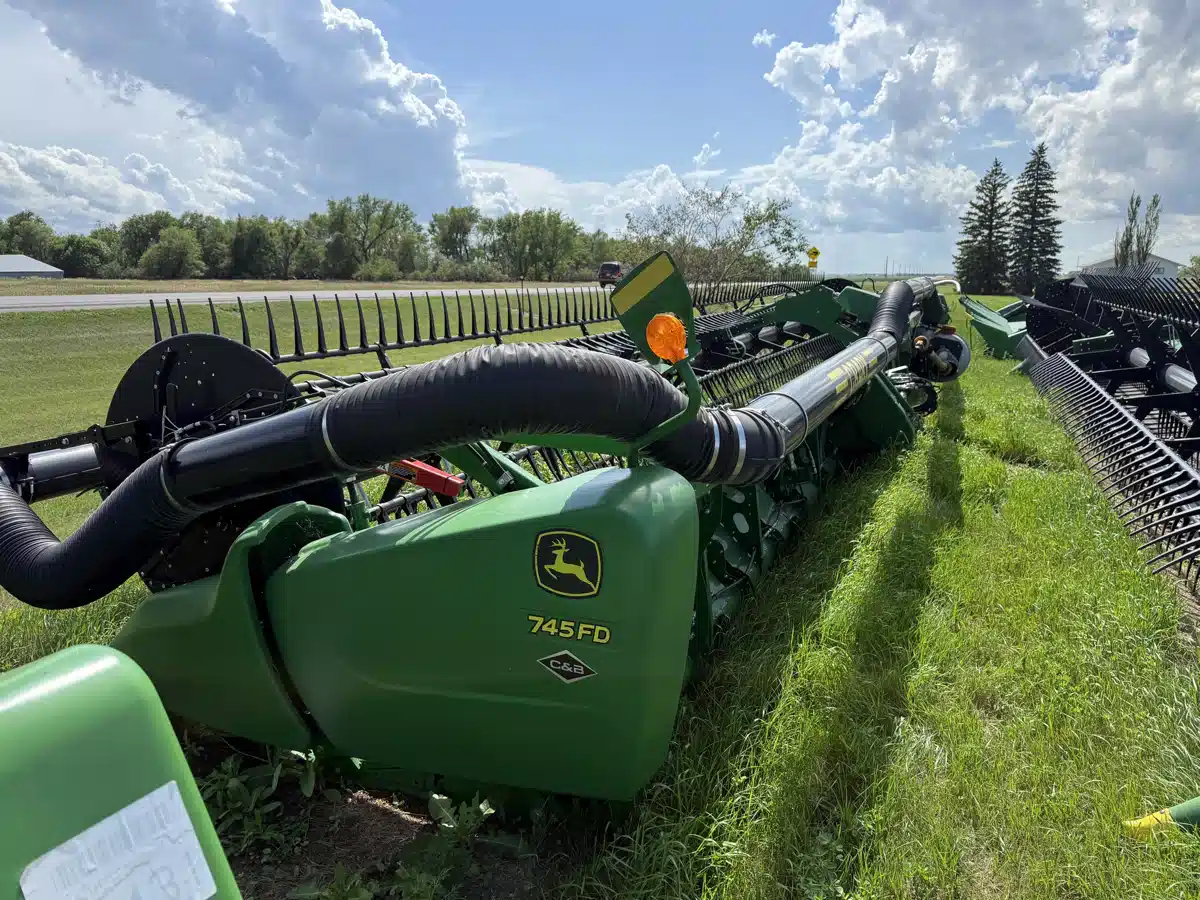 Gallery image 2 for Used 2020 John Deere 745FD Header - Draper