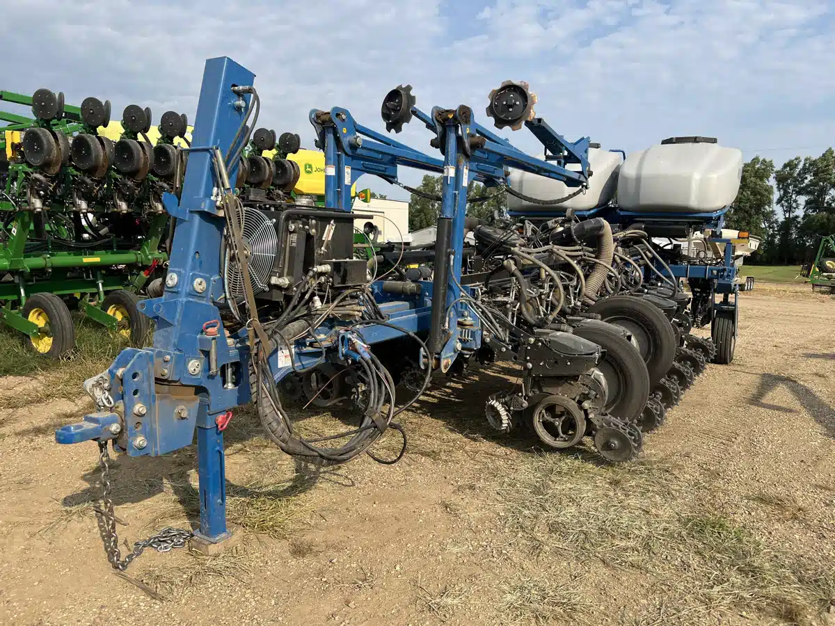 Gallery image 2 for Used 2022 Kinze 4905 Planter