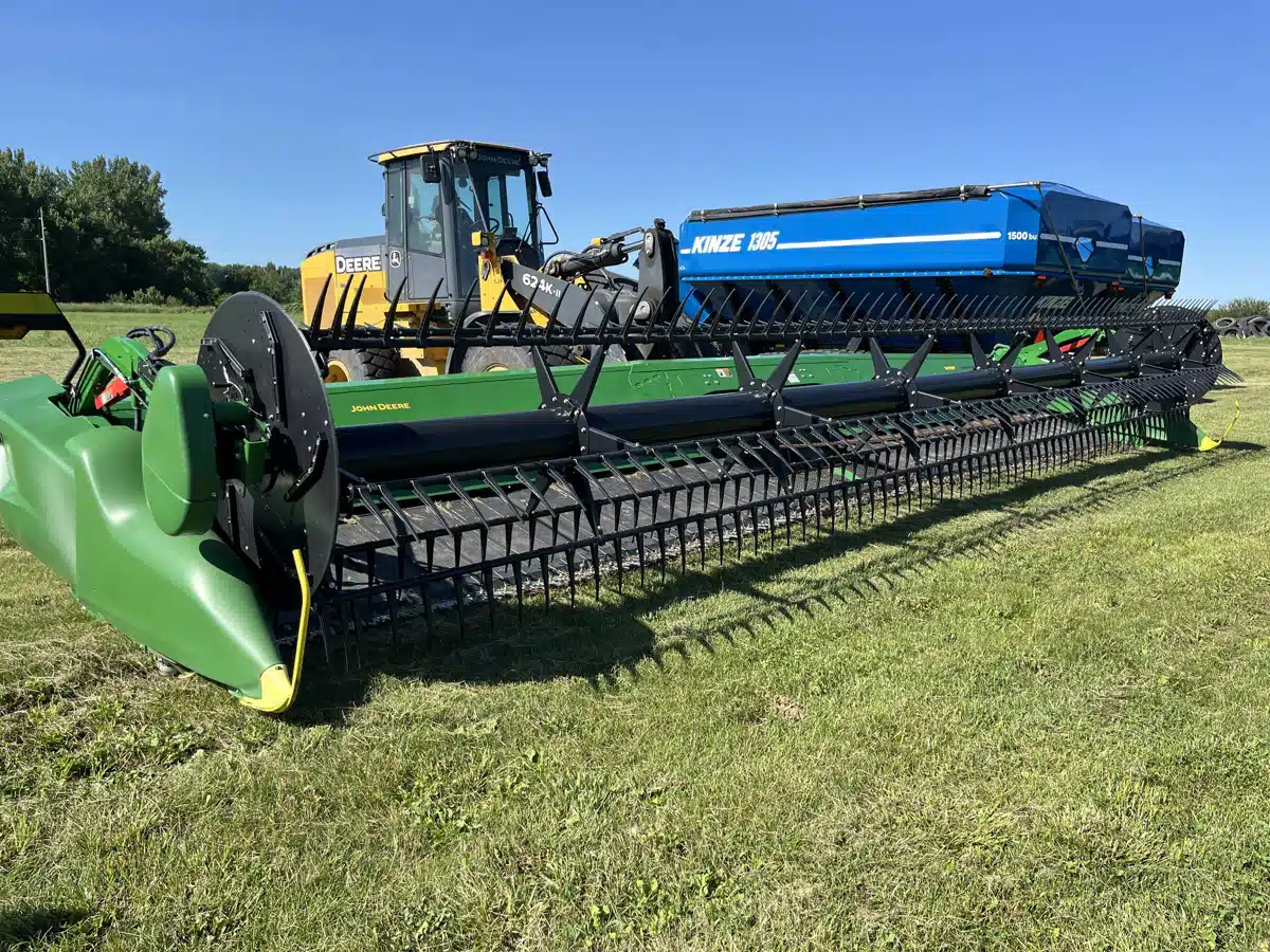 Gallery image 1 for Used 2022 John Deere RD35F Header Combine