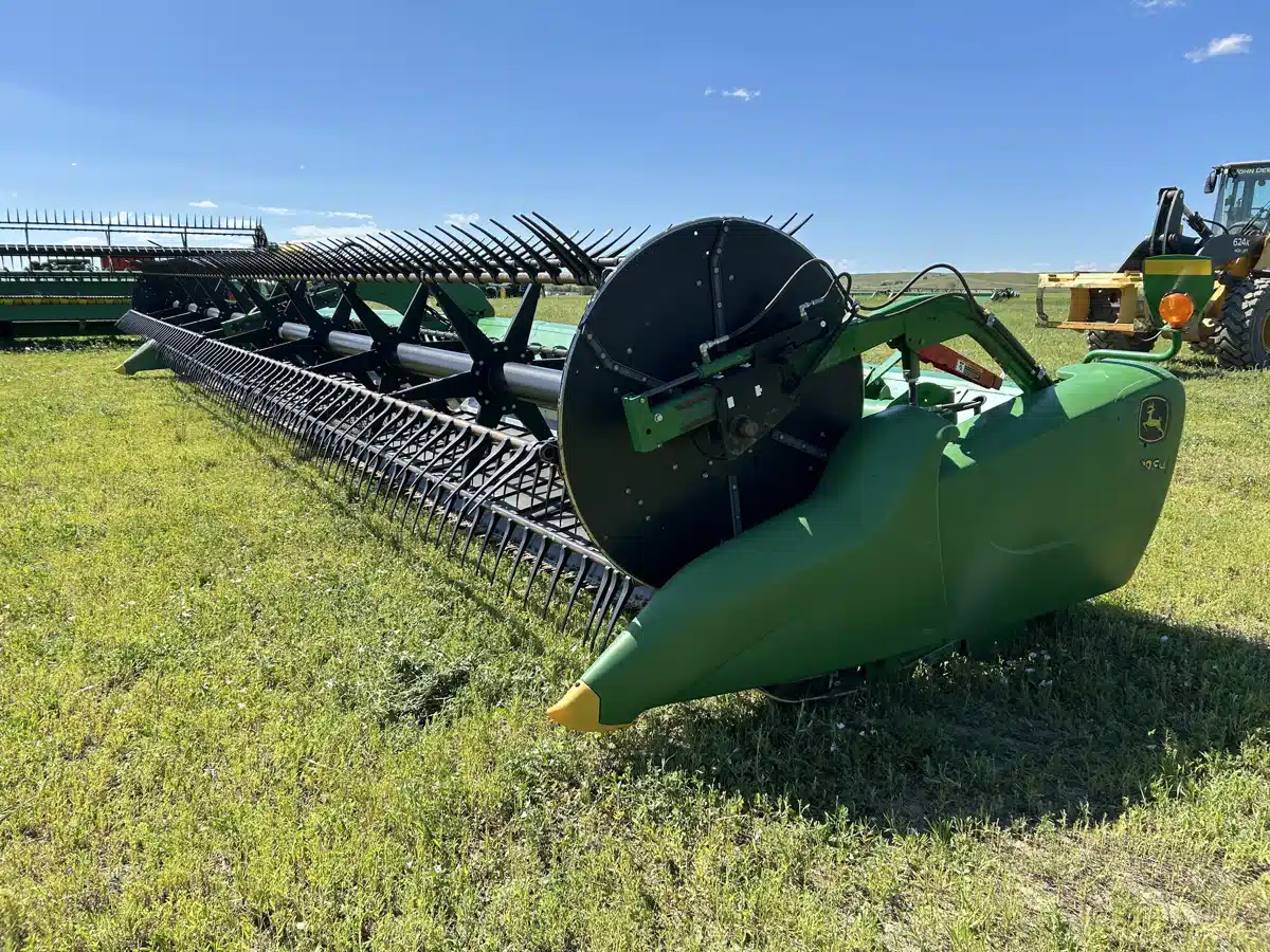 Gallery image 1 for Used 2016 John Deere 640FD Header - Draper