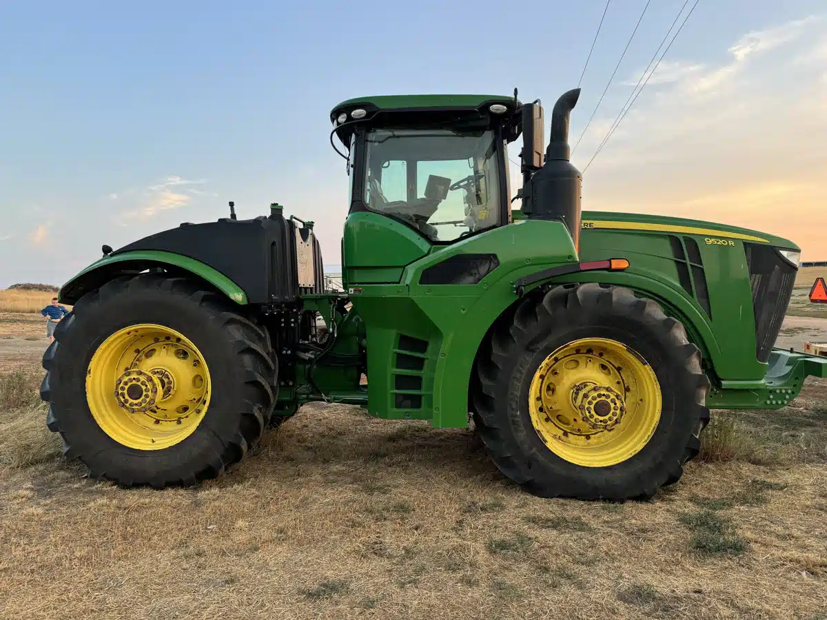 Gallery image 2 for Used 2019 John Deere 9520R Tractor