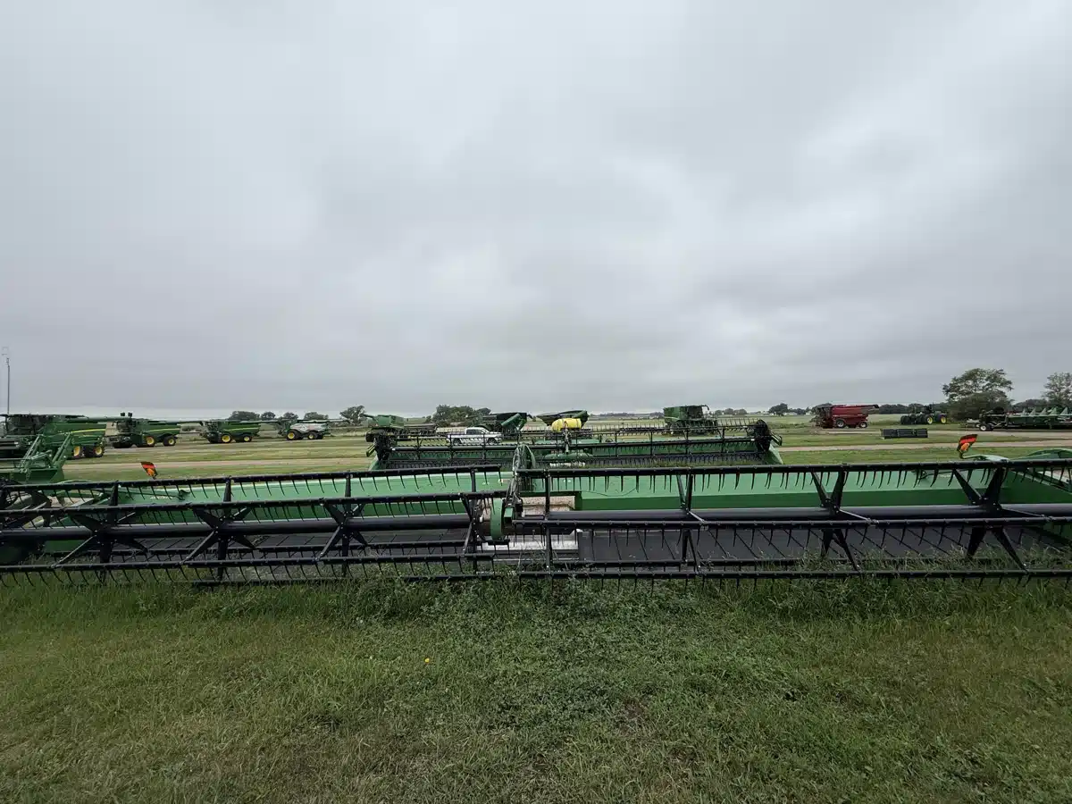 Gallery image 2 for Used 2012 John Deere 640FD Header - Draper