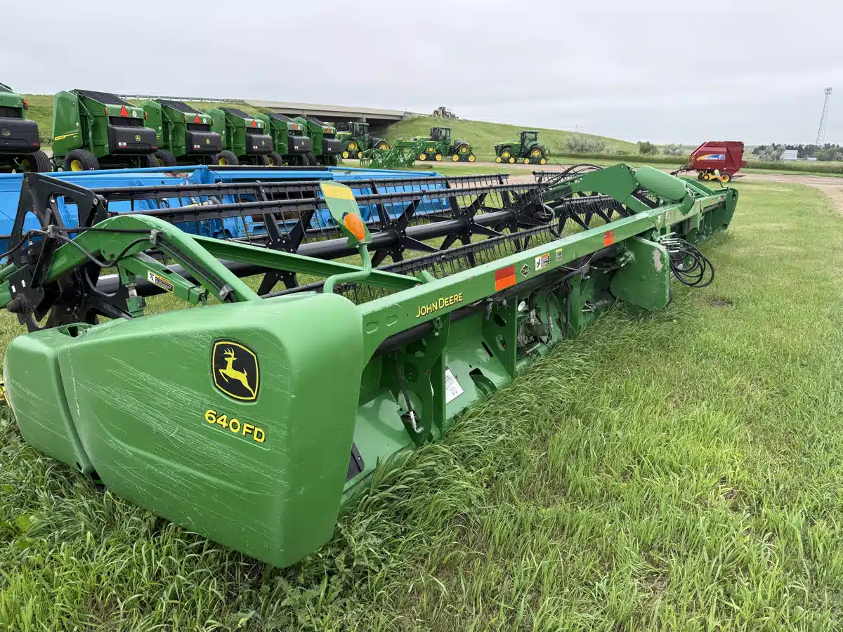 Gallery image 1 for Used 2012 John Deere 640FD Header - Draper