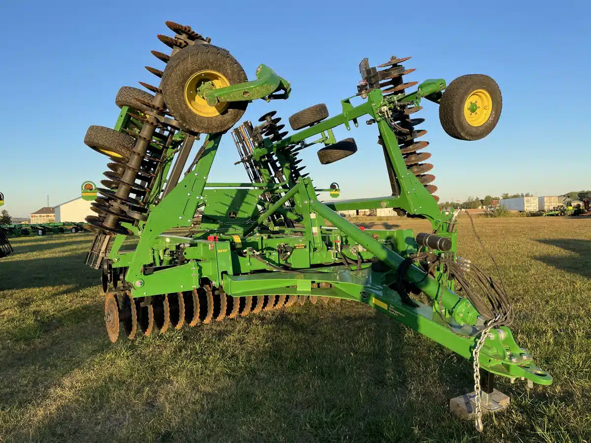 Gallery image 2 for Used 2024 John Deere 2660VT Vertical Tillage