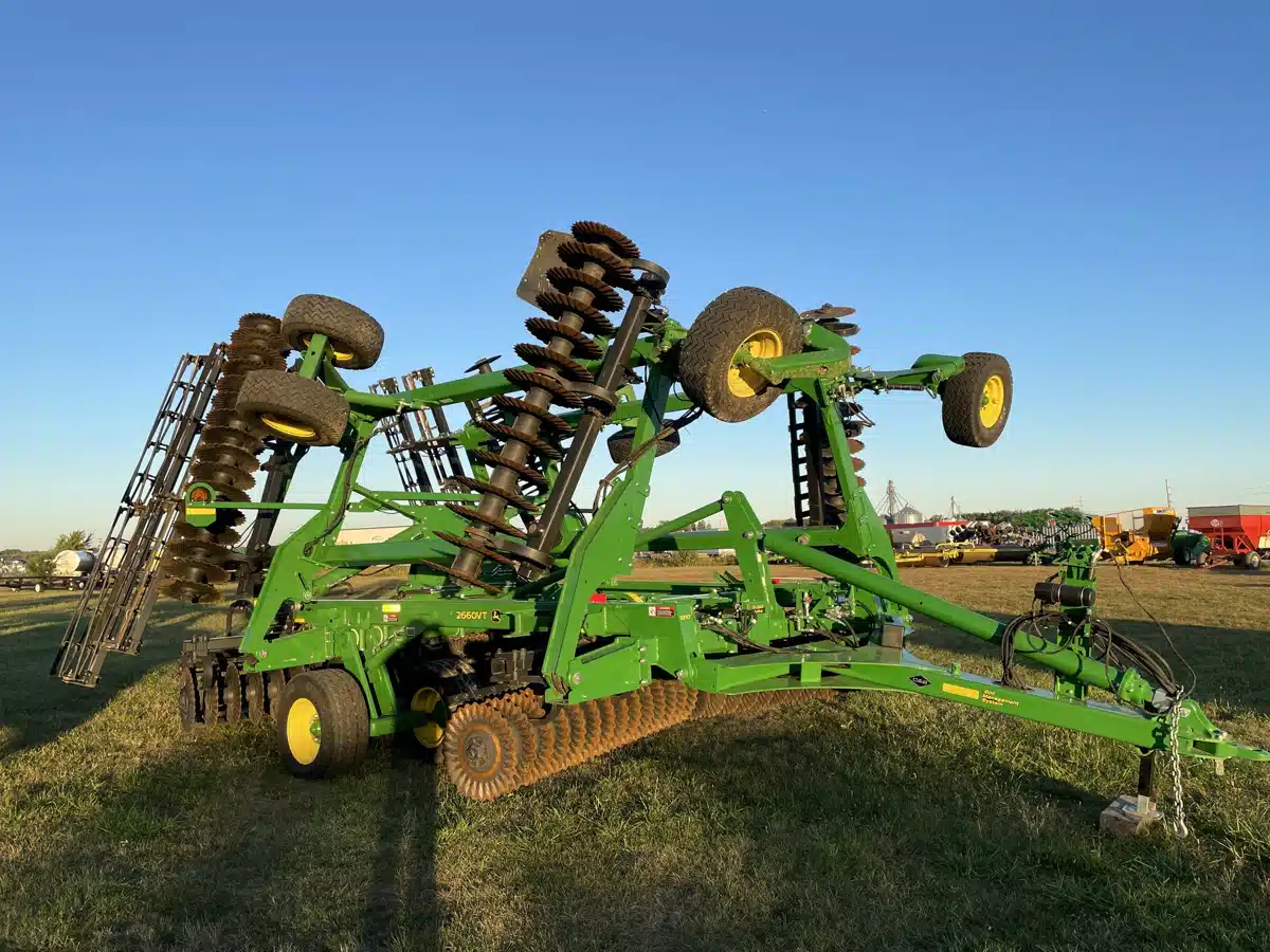Gallery image 1 for Used 2024 John Deere 2660VT Vertical Tillage