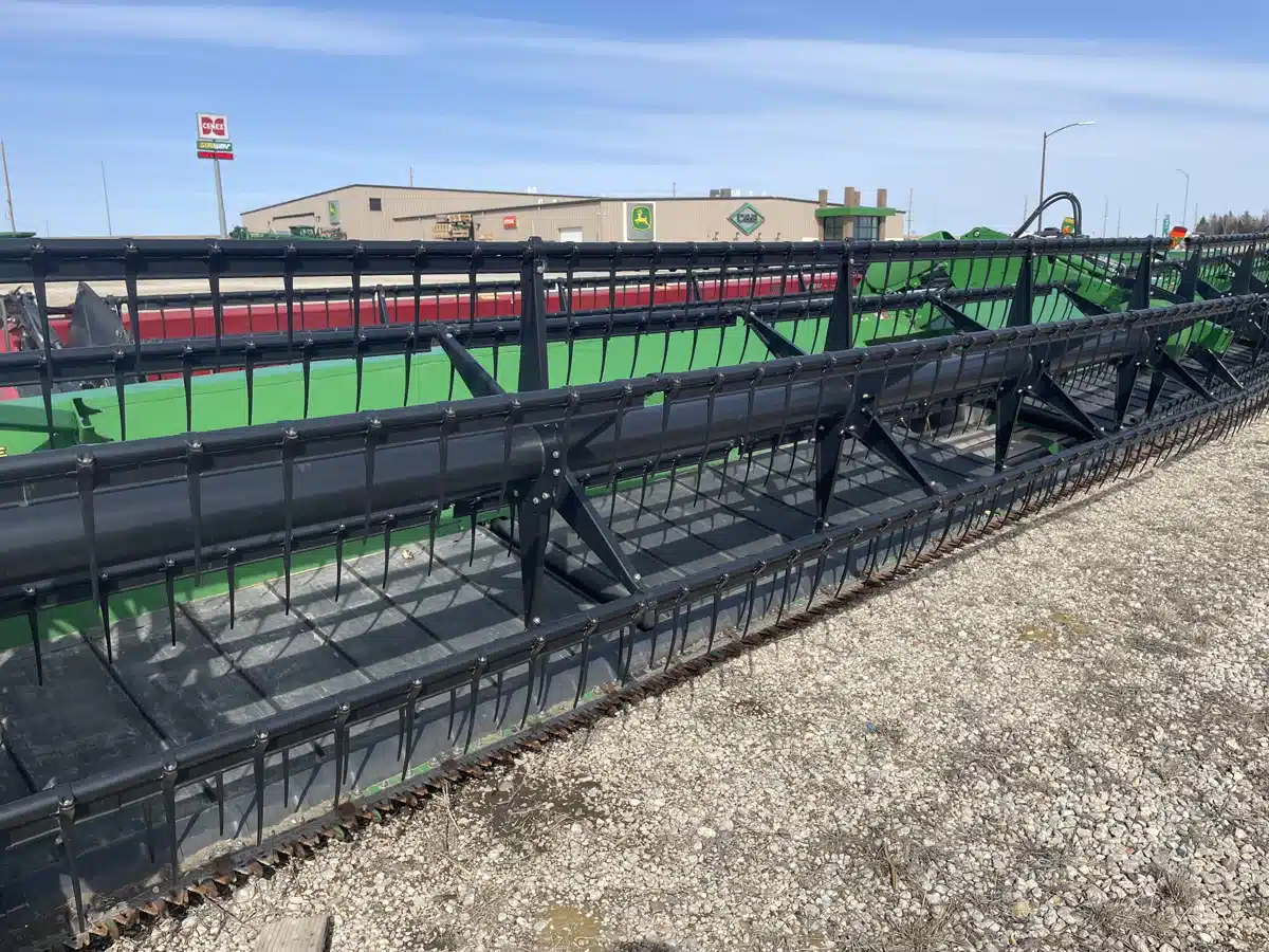 Gallery image 2 for Used 2013 John Deere 640FD Header - Draper