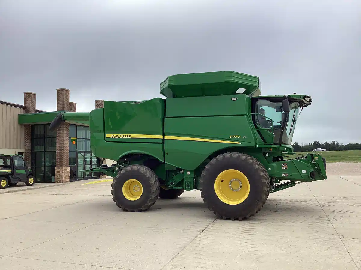 Gallery image 2 for Used 2024 John Deere S770 Combine