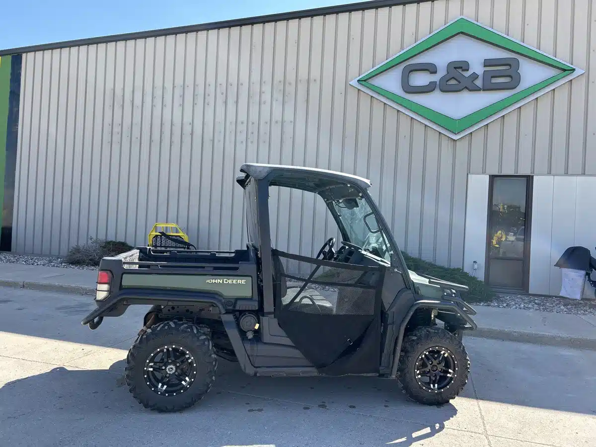 Gallery image 1 for 2020 John Deere XUV 835M Utility Vehicle