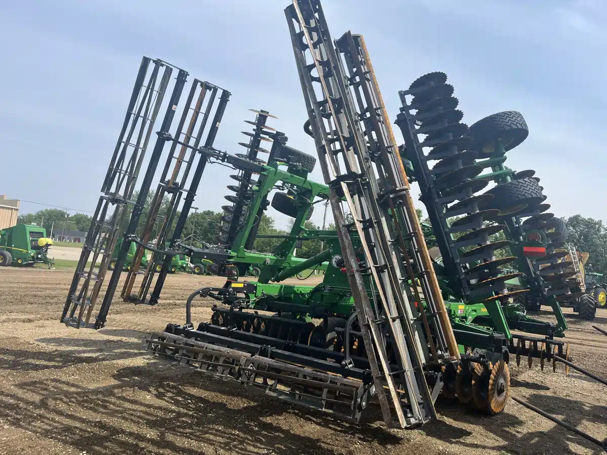 Gallery image 2 for Used 2023 John Deere 2660VT Vertical Tillage