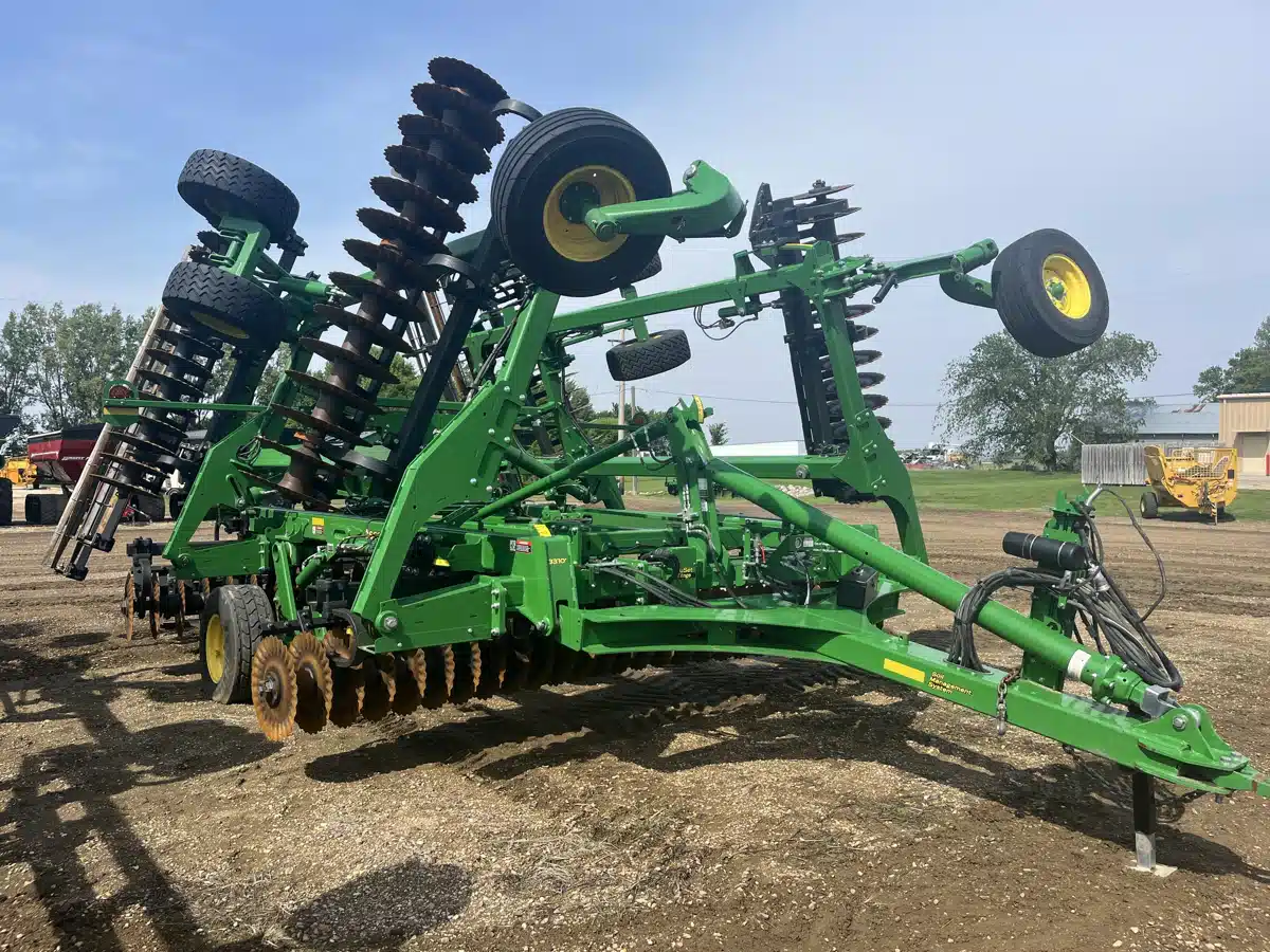 Gallery image 1 for Used 2023 John Deere 2660VT Vertical Tillage