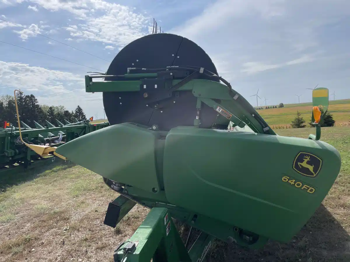 Gallery image 2 for Used 2013 John Deere 640FD Header - Draper