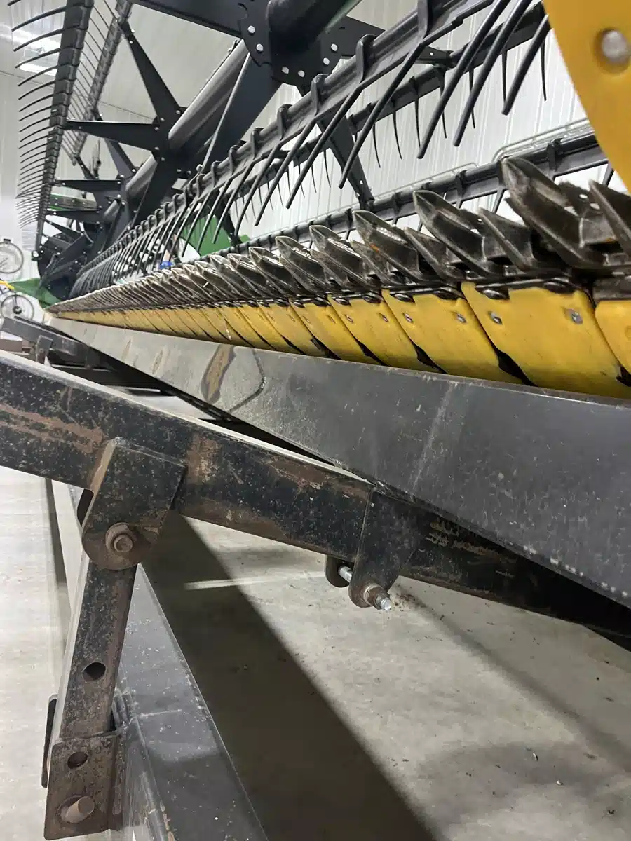 Gallery image 2 for Used 2013 John Deere 640FD Header - Draper