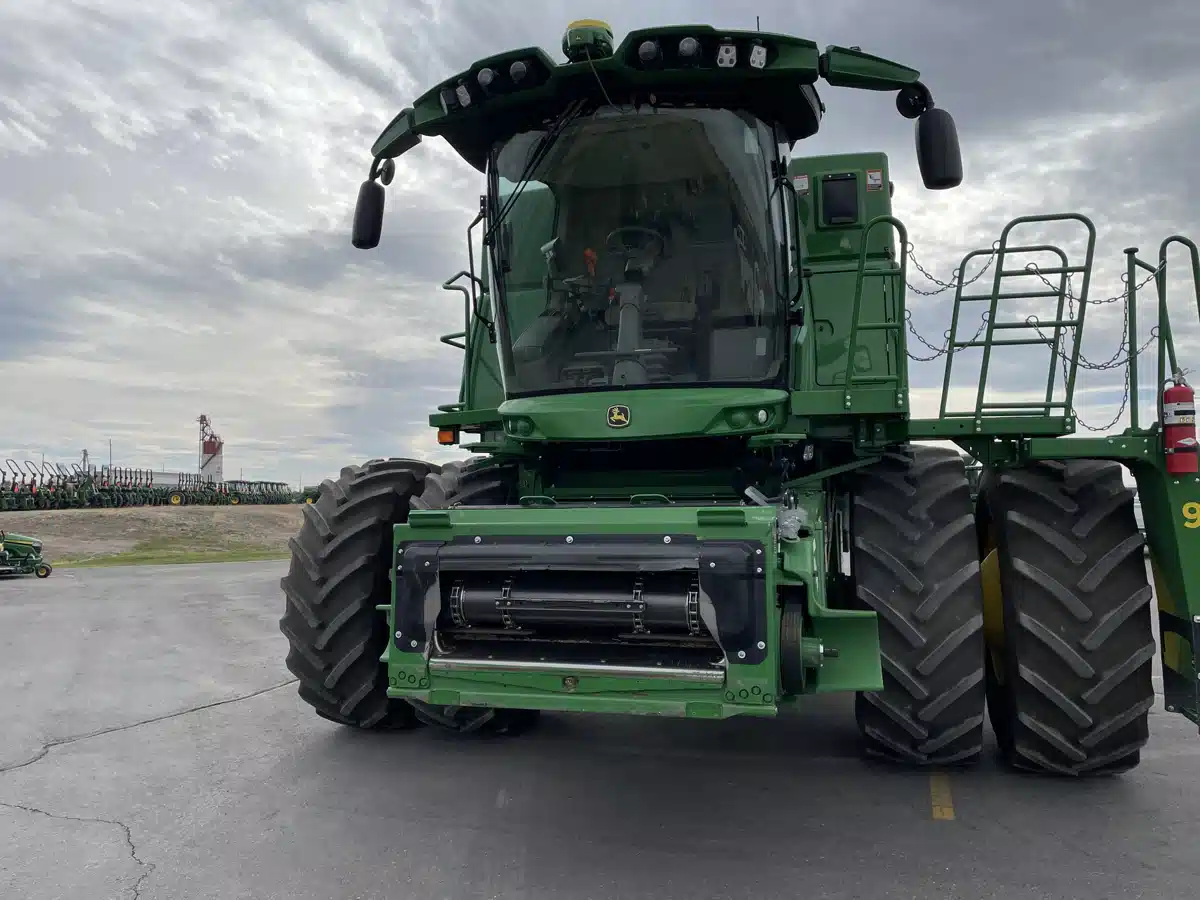 Gallery image 2 for Used 2024 John Deere S780 Combine