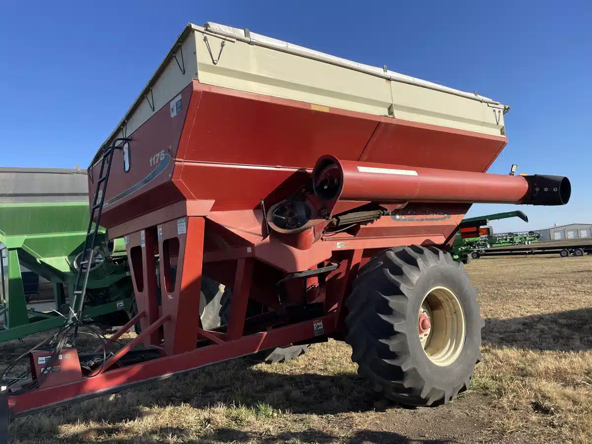 Gallery image 2 for Used Killbros 1175 Grain Cart