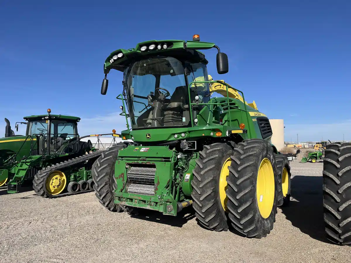 Gallery image 1 for Used 2021 John Deere 9800 Forage Harvester
